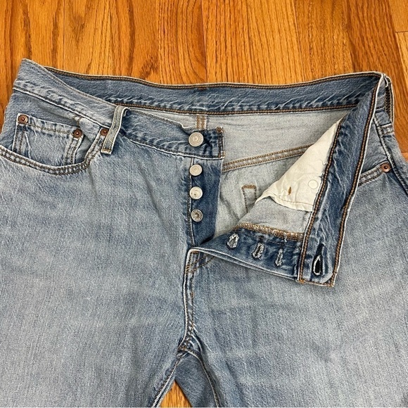 LEVI’S 501 Button Fly Denim Blue Jeans Destroyed Distressed Patch 33” W x 27” L - Picture 7 of 16